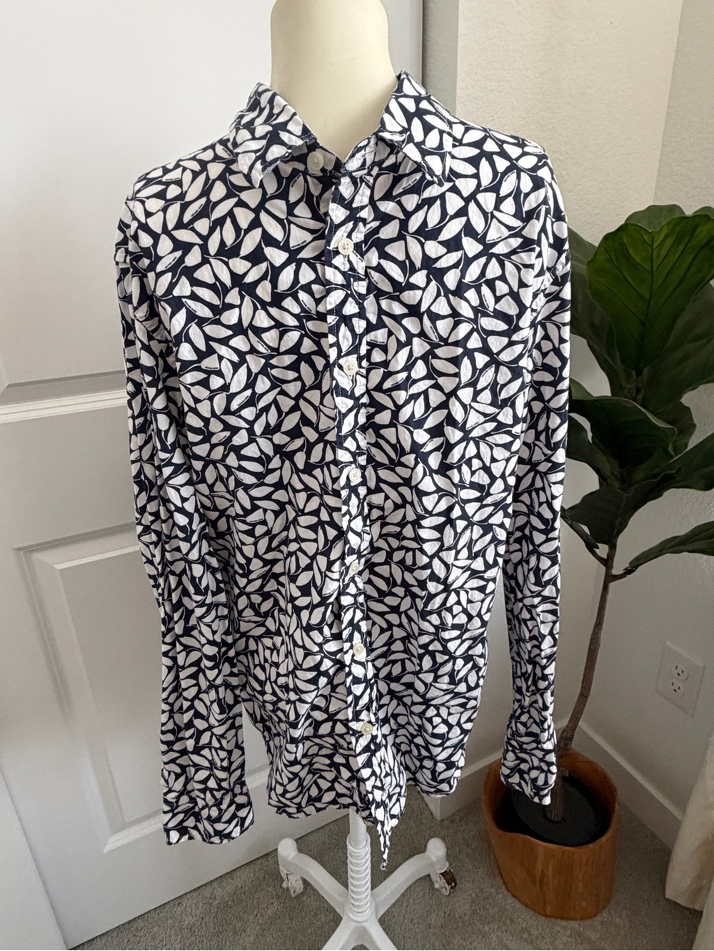 Michael Kors Mens Large Long Sleeve Button Up Shirt Navy/White Leaf Print L